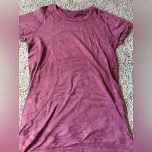 pink striped size 8 short sleeve lululemon swiftly tech!
